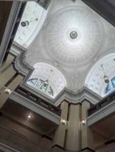 国立科学博物館の日本館ホールの天井