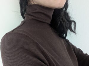 GUウォームリブタートルを着用した写真