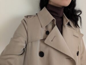 GUウォームリブタートルの上にサンヨー１００年コートを着た写真